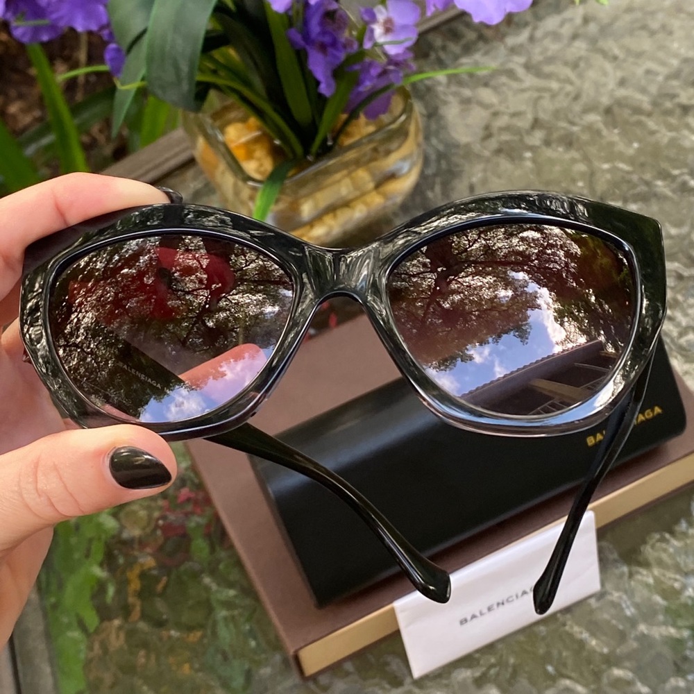 Balenciaga Black Logo Sunglasses - Picture 4 of 16